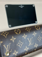 Load image into Gallery viewer, Louis Vuitton nice vanity with strap