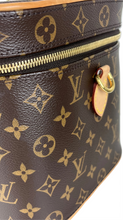 Load image into Gallery viewer, Louis Vuitton nice vanity with strap