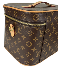 Load image into Gallery viewer, Louis Vuitton nice vanity with strap