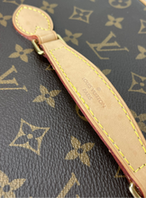 Load image into Gallery viewer, Louis Vuitton nice vanity with strap