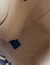 Load image into Gallery viewer, Gucci Supreme chain crossbody bag