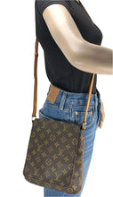 Load image into Gallery viewer, Louis Vuitton musette salsa in monogram