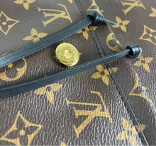 Load image into Gallery viewer, Louis Vuitton montsouris PM black and monogram