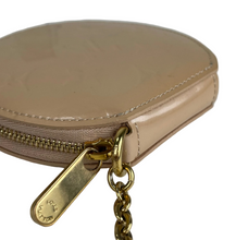 Load image into Gallery viewer, Louis Vuitton vernis monogram purse with tassel