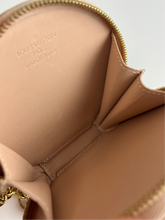 Load image into Gallery viewer, Louis Vuitton vernis monogram purse with tassel