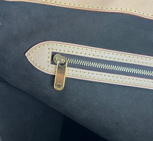 Load image into Gallery viewer, Louis Vuitton wilshire GM