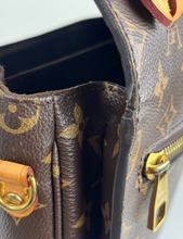 Load image into Gallery viewer, Louis Vuitton pochette metis in monogram