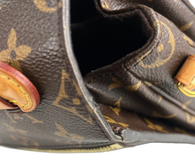 Load image into Gallery viewer, Louis Vuitton pochette metis in monogram