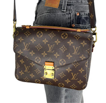 Load image into Gallery viewer, Louis Vuitton pochette metis in monogram
