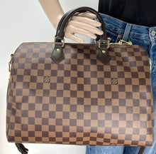 Load image into Gallery viewer, Louis Vuitton Speedy 35 bandouliere in damier