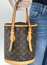 Load image into Gallery viewer, Louis Vuitton petit bucket bag in monogram