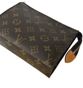 Louis Vuitton toiletry 19