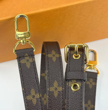 Load image into Gallery viewer, Louis Vuitton pochette metis in monogram