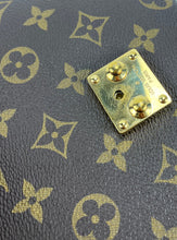 Load image into Gallery viewer, Louis Vuitton pochette metis in monogram