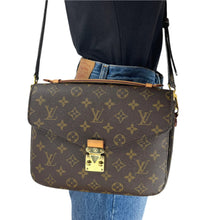 Load image into Gallery viewer, Louis Vuitton pochette metis in monogram