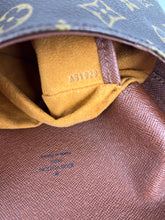 Load image into Gallery viewer, Louis Vuitton musette salsa in monogram