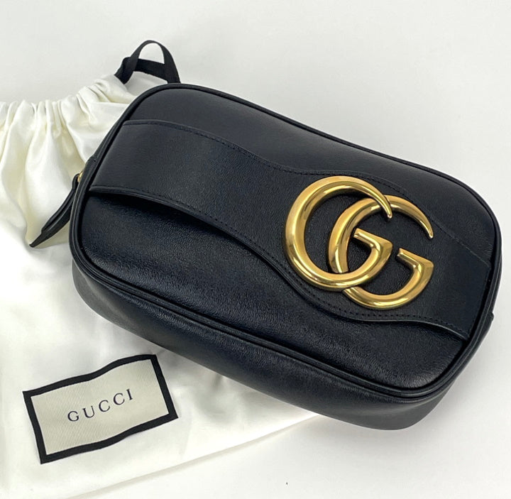 Gucci GG Logo Zipped Dahlia Pouch