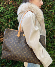 Load image into Gallery viewer, Louis Vuitton wilshire GM