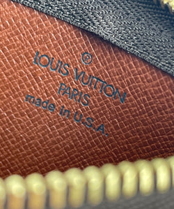 Louis Vuitton key pouch in monogram
