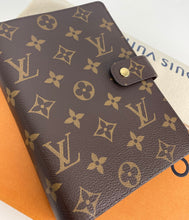 Load image into Gallery viewer, Louis Vuitton Medium ring agenda cover in monogram