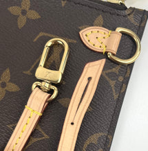 Load image into Gallery viewer, Louis Vuitton pochette monogram