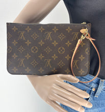 Load image into Gallery viewer, Louis Vuitton pochette monogram