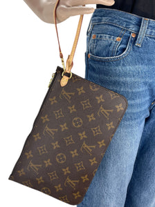 Louis Vuitton pochette monogram