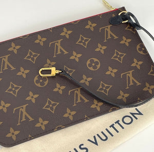 Louis Vuitton pochette monogram World Tour