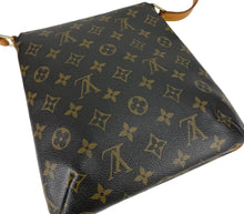 Load image into Gallery viewer, Louis Vuitton musette salsa in monogram