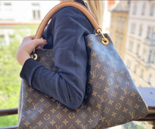 Load image into Gallery viewer, Louis Vuitton artsy MM