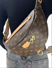 Load image into Gallery viewer, Louis Vuitton bumbag in monogram