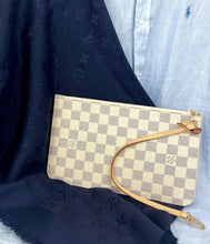 Load image into Gallery viewer, Louis Vuitton pochette in damier azur