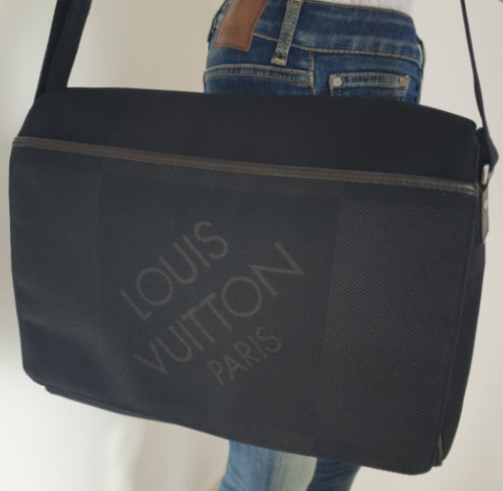 Louis Vuitton Louis Vuitton Loup Black Noir Damier Geant Messenger