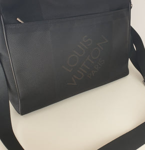Louis Vuitton damier geant messenger bag