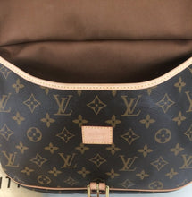 Load image into Gallery viewer, Louis Vuitton saumur MM