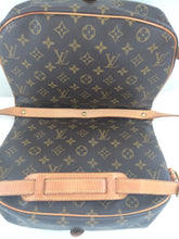 Load image into Gallery viewer, Louis Vuitton saumur 30
