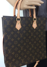 Load image into Gallery viewer, Louis Vuitton sac plat with shoulderstrap