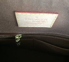 Load image into Gallery viewer, Louis Vuitton sac plat with shoulderstrap