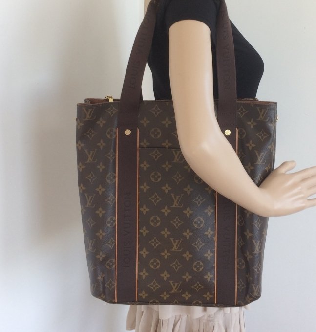 Louis Vuitton beaubourg monogram unisex