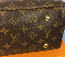 Load image into Gallery viewer, Louis Vuitton pallas
