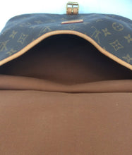 Load image into Gallery viewer, Louis Vuitton saumur 30