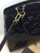 Load image into Gallery viewer, Louis Vuitton brea pm with strap
