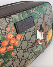 Load image into Gallery viewer, Gucci Tian GG large shoulder camera bag