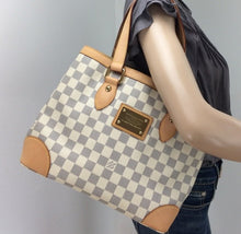 Load image into Gallery viewer, Louis Vuitton hampstead PM