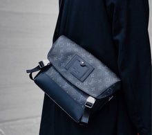 Load image into Gallery viewer, Louis Vuitton messenger PM voyager