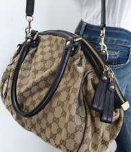 Load image into Gallery viewer, Gucci GG sukey medium boston bag