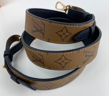 Load image into Gallery viewer, Louis Vuitton bandouliere XL reverse