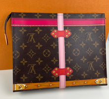 Load image into Gallery viewer, Louis Vuitton summer trunks toiletry 26