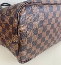 Load image into Gallery viewer, Louis Vuitton neverfull MM damier