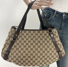 Load image into Gallery viewer, Gucci medium abbey GG  beige ebony tote